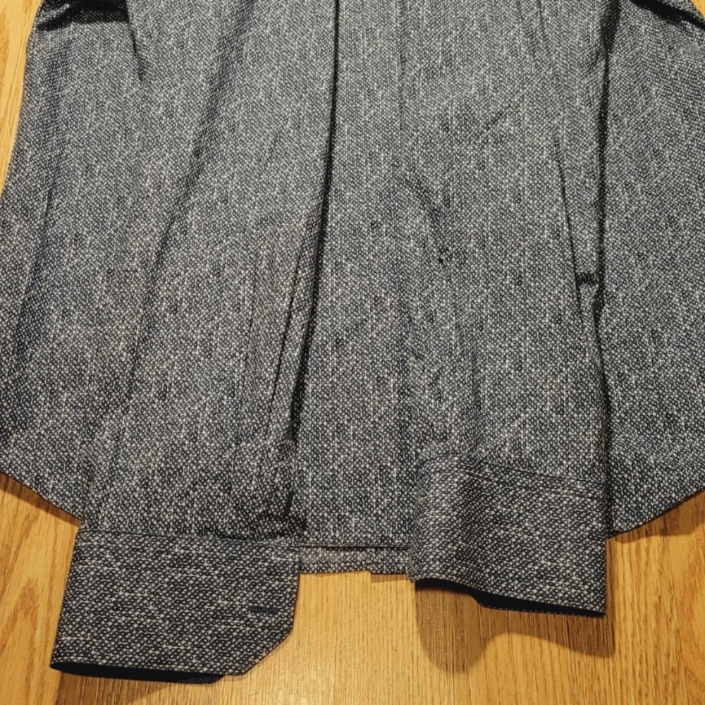 Bugatchi Men's Shirt Size: Medium
